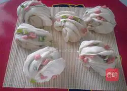 Illustration of how to make ham, green onion, pepper and salt rolls 17