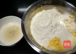 Illustration of how to make corn raisin cake 2