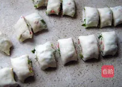 Illustration of how to make scallion and ham rolls 8