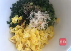 Illustration of how to make leek and egg pot stickers 3