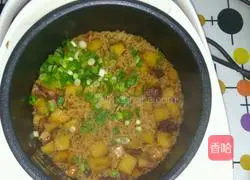 Illustration of how to make potato and sausage braised rice 8