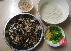 Illustration of how to make large-bone scallop and mushroom porridge 1