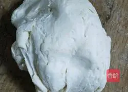 Illustration of how to make three-color flower rolls 3