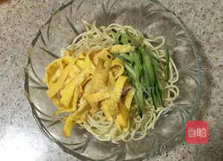 Cold egg shredded cold noodles Practice illustration 4