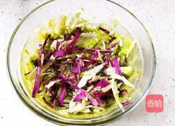 Illustration of how to make avocado, egg and vegetable burgers 3