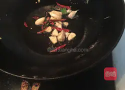 Illustration of how to make fried rice noodles with carrots 6