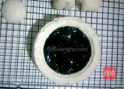  Illustration of how to make blue and white porcelain rice flour steamed cake 10