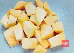 Illustration of how to make pumpkin hair cake 1