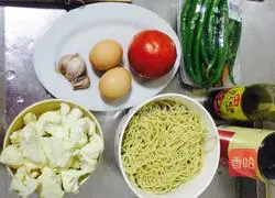 Illustration of how to make braised noodles 1