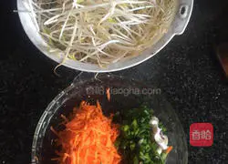 Illustration of how to make spring rolls with bamboo shoots 2