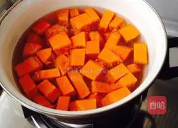 How to make pumpkin millet porridge Illustration 4