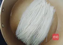 Illustration of how to make lard rice noodles 3
