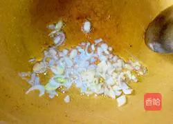 Illustration of how to make potato braised noodles 5