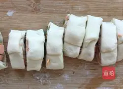 Illustration of how to make scallion and ham rolls 9
