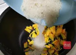 Illustration of how to make pumpkin, candied dates and rice porridge 5