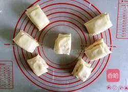 Illustration of making sausage rolls 12