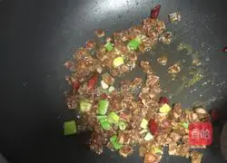 Illustration of how to make potato and sausage braised rice 5