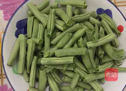 Illustration of how to make braised beans and noodles 3