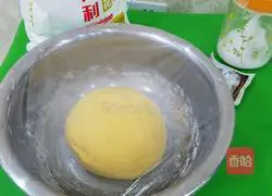 Illustration of how to make rose pumpkin rolls 3
