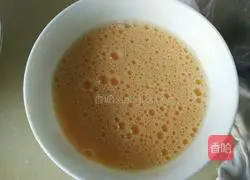 Illustration of how to make instant noodle burger 2