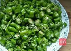 Illustration of how to make hotpot with spicy food 1