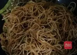 Illustration of how to make braised beans and noodles 11