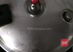 Illustration of how to make big-bone scallops and mushroom porridge 3