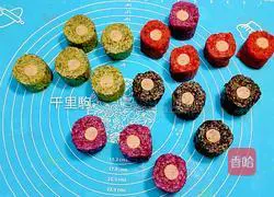Illustration of how to make colorful rice balls 14