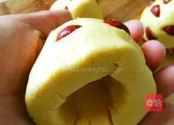 Illustration of how to make red dates and milk-flavored steamed buns 10