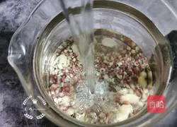 Red bean, barley and kidney bean soup (strengthens the spleen and removes dampness) Illustration of how to do it 7