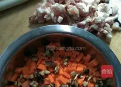 Illustration of how to make braised pork belly rice 1