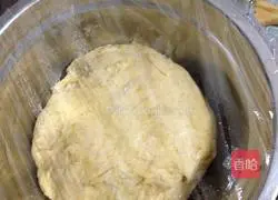 Illustration of how to make pumpkin hair cake 10