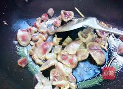 Illustration of how to make potato and sausage braised rice 6