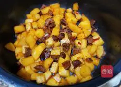 Illustration of making sausage glutinous rice clay pot 3