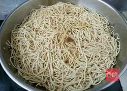 Illustration of how to make braised beans and noodles 4