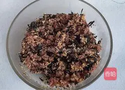Illustration of how to make seaweed red rice balls 5