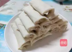 Illustration of how to make three fresh vegetarian spring rolls 13