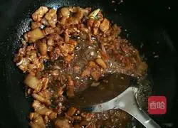 Illustration of how to make braised potato and green beans noodles 2