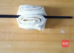 Illustration of how to make scallion oil and salt and pepper flower rolls 17