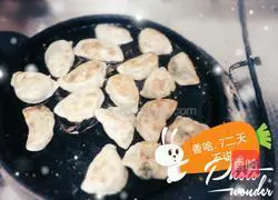 Illustration of how to make pot stickers 4
