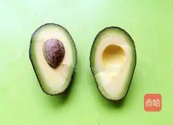 Illustration of how to make avocado, egg and vegetable burgers 1