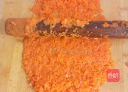 Illustration of how to make three-color flower rolls with braised vegetables 2