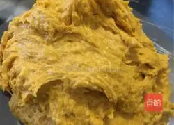 Illustration of how to make pumpkin hair cake 4