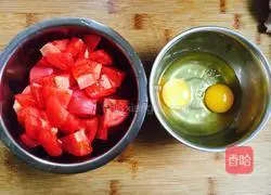 Illustration of how to make fried tomato and egg rice bowl 1