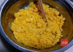 Illustration of how to make mixed dough red date hair cake 2