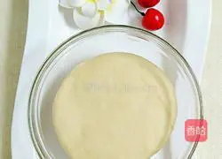 Illustration of how to make wolfberry corn cake 1