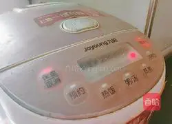 Sea cucumber and millet Illustration of how to make porridge 11