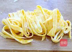 Illustration of how to make fried rice noodles with black pepper and shredded pork 8