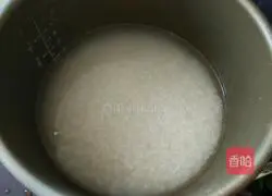 Illustration of how to make sausage braised rice 1