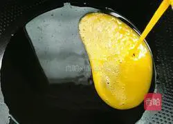 Illustration of how to make fried rice noodles with eggs 4